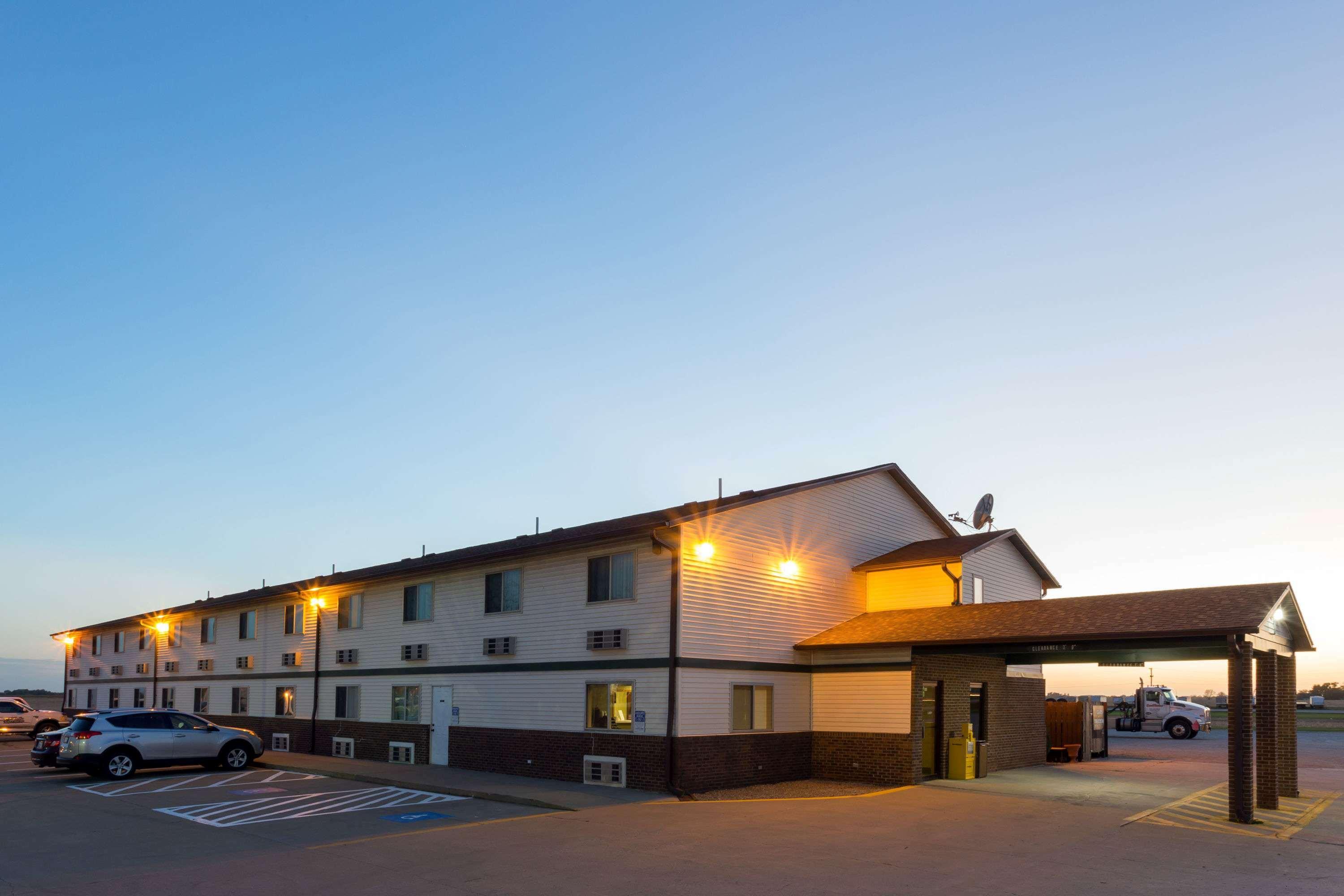 Super 8 By Wyndham Mendota I-39 Hotel Екстериор снимка