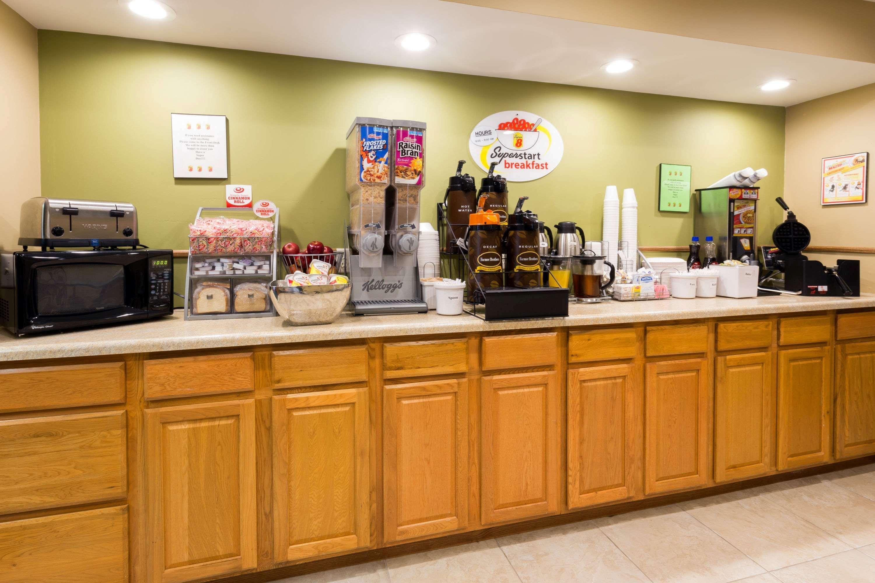 Super 8 By Wyndham Mendota I-39 Hotel Екстериор снимка