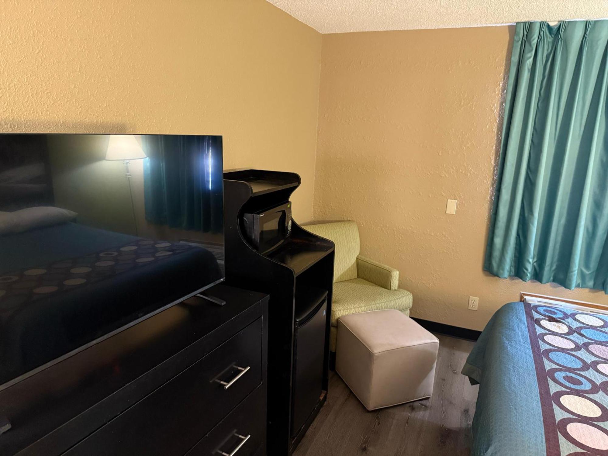 Super 8 By Wyndham Mendota I-39 Hotel Екстериор снимка