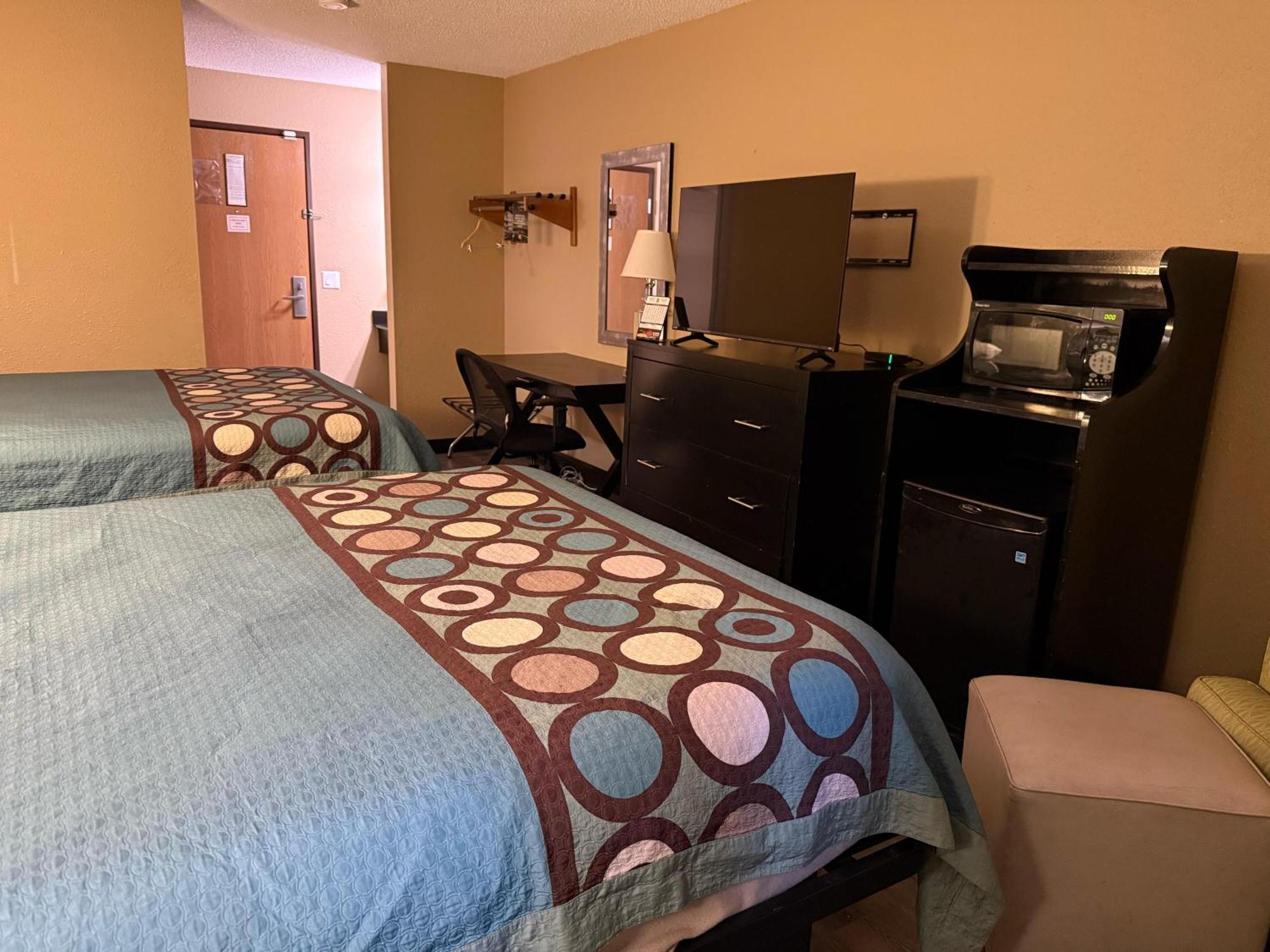 Super 8 By Wyndham Mendota I-39 Hotel Екстериор снимка