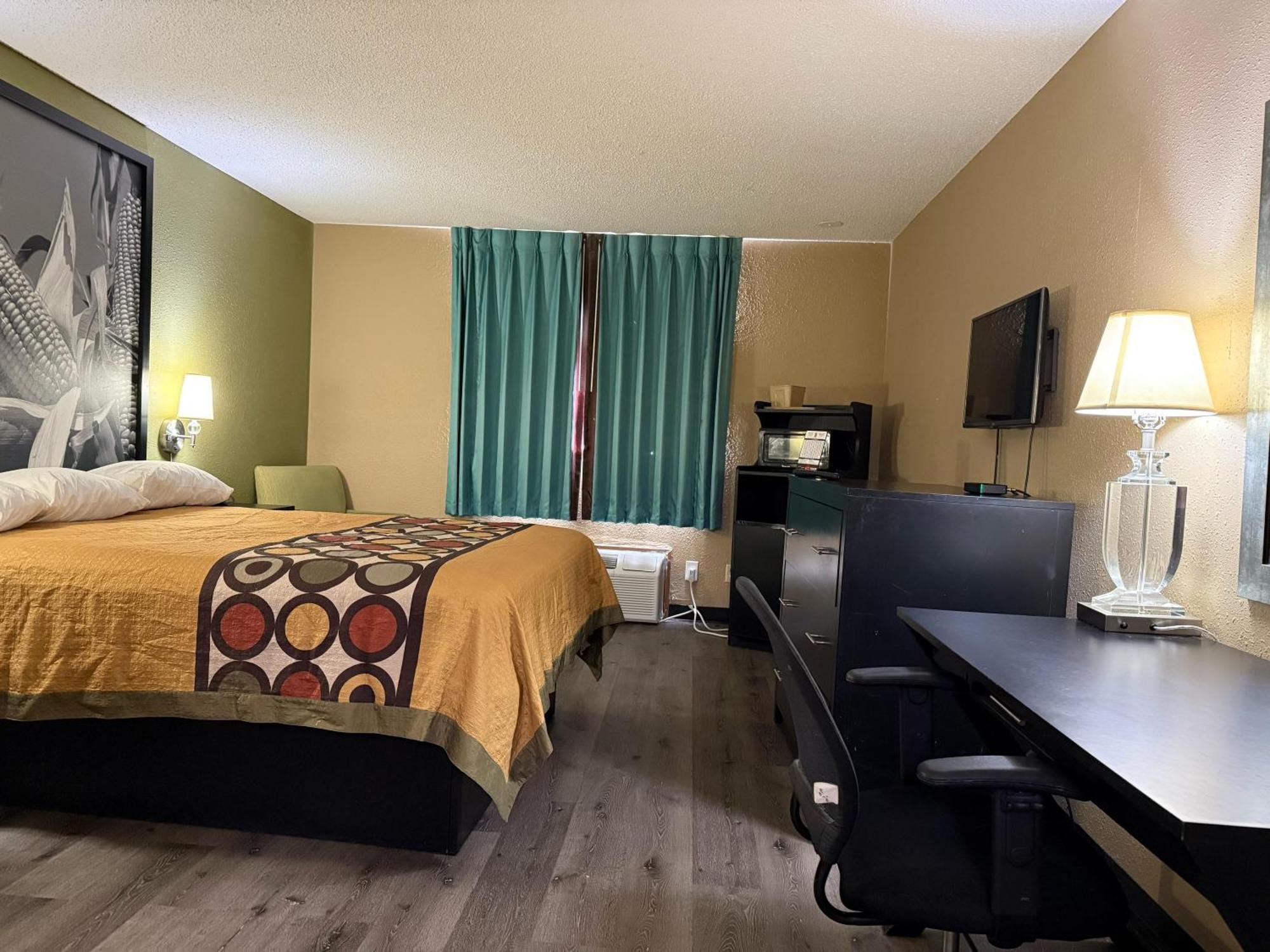 Super 8 By Wyndham Mendota I-39 Hotel Стая снимка