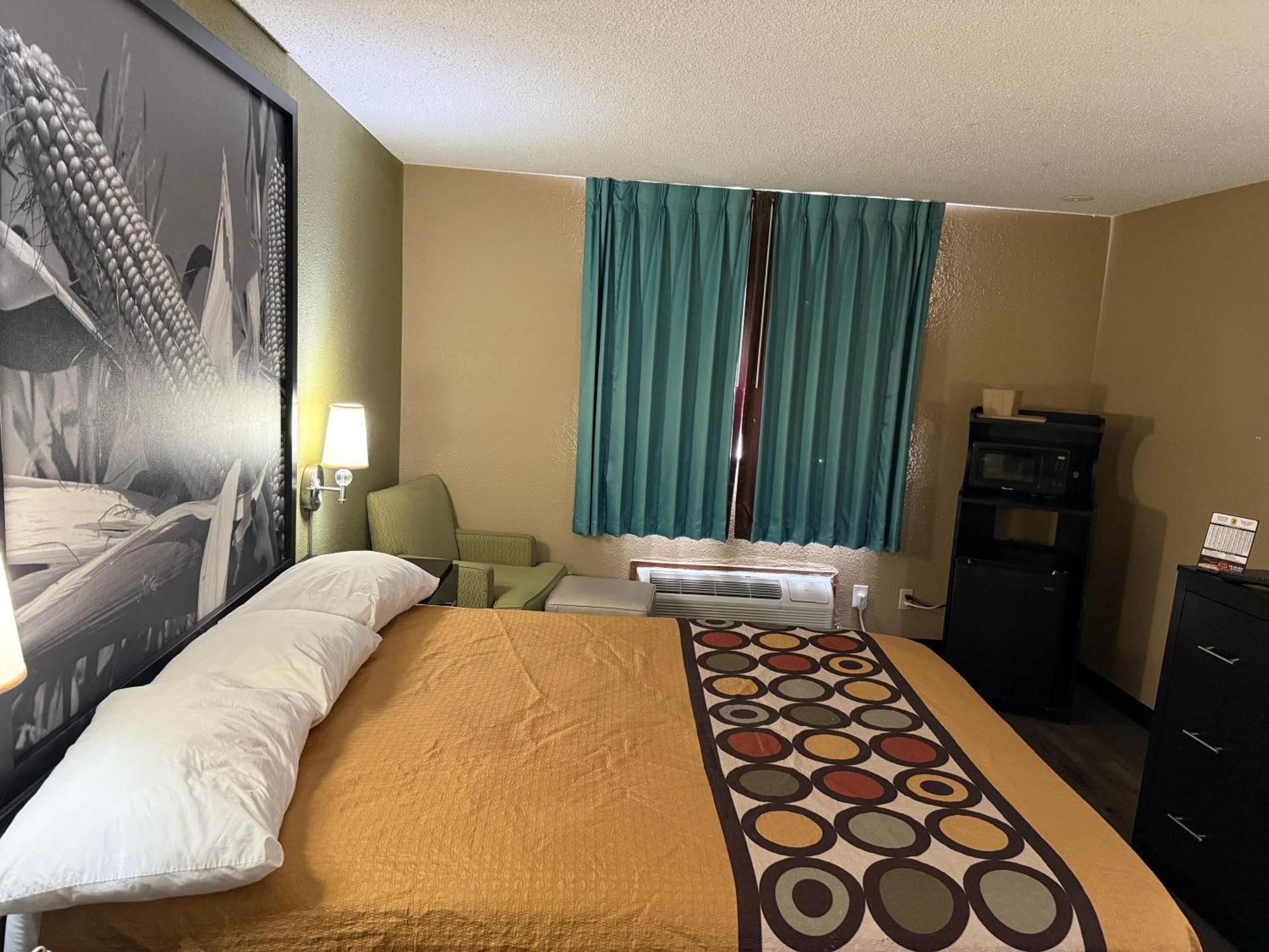 Super 8 By Wyndham Mendota I-39 Hotel Екстериор снимка