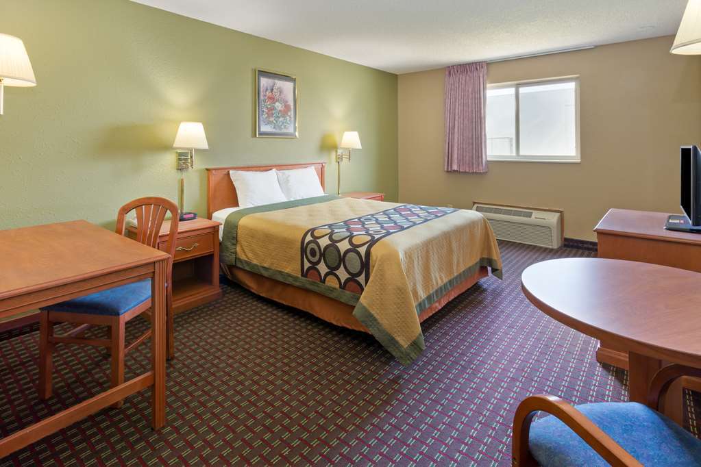 Super 8 By Wyndham Mendota I-39 Hotel Стая снимка