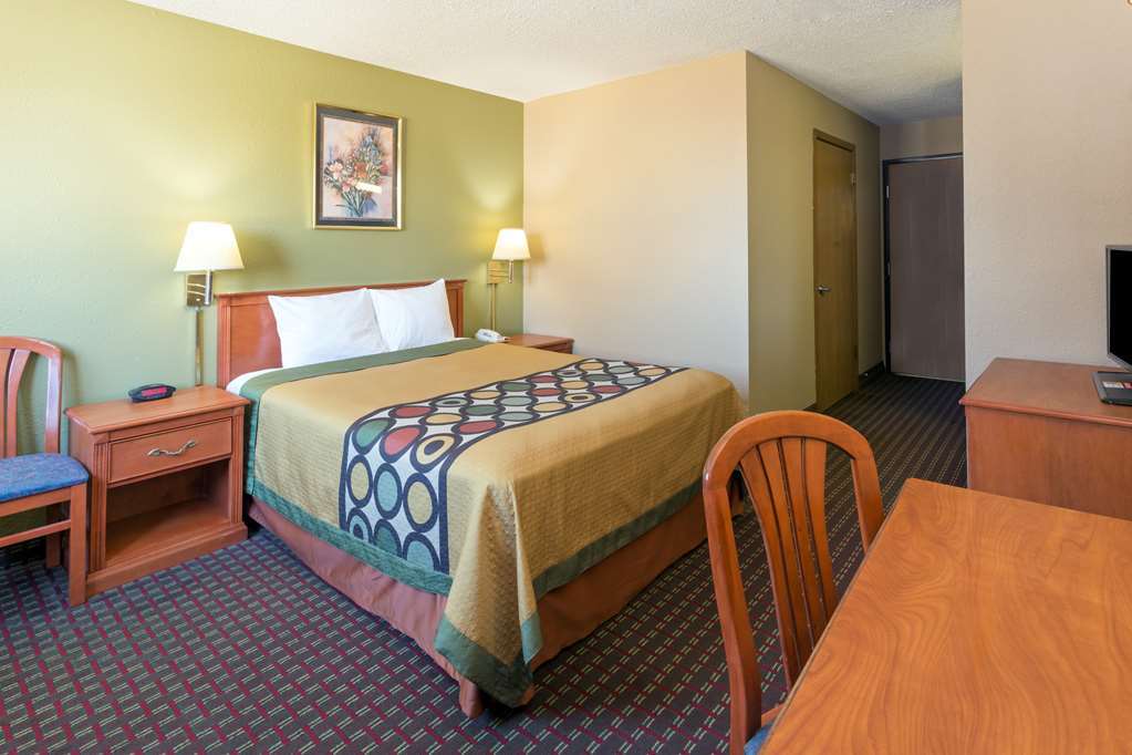 Super 8 By Wyndham Mendota I-39 Hotel Стая снимка